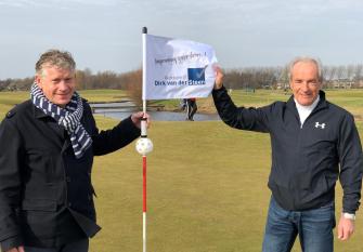 Autobedrijf Dirk van der Steen steekt de vlag uit…